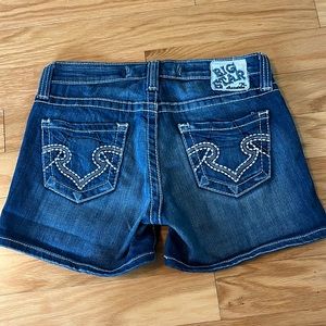 Adorable Big Star Jean Shorts size 27R